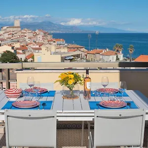 Appartement High Standing With Incredible Old And Sea Views, Antibes