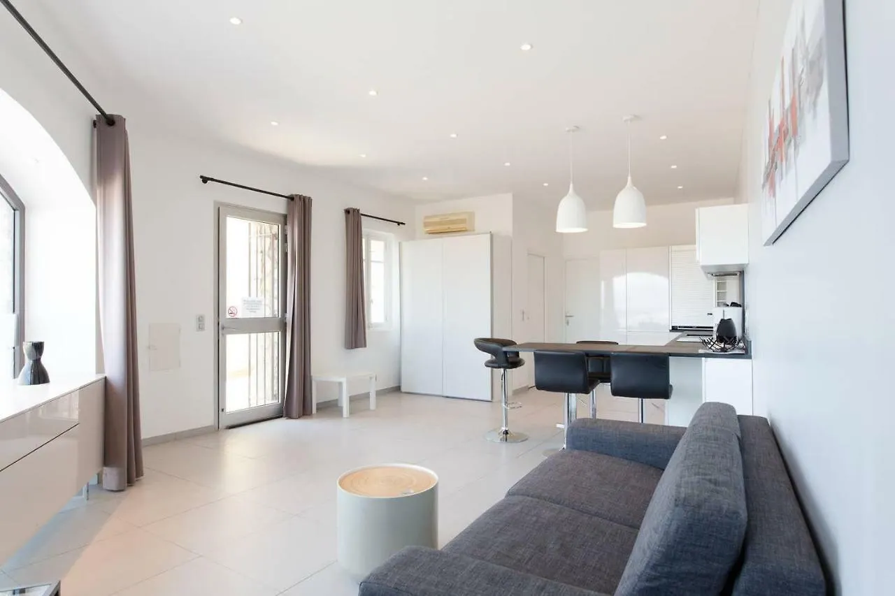 appartement 4 personnes vue mer remparts Antibes 0*,  France